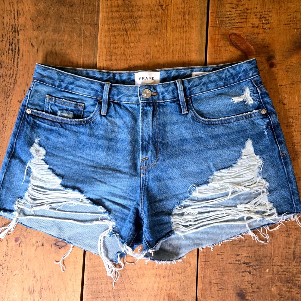FRAME Le Grand Garcon Distressed Denim Shorts Blue Size 29 Cut Off Raw Hem